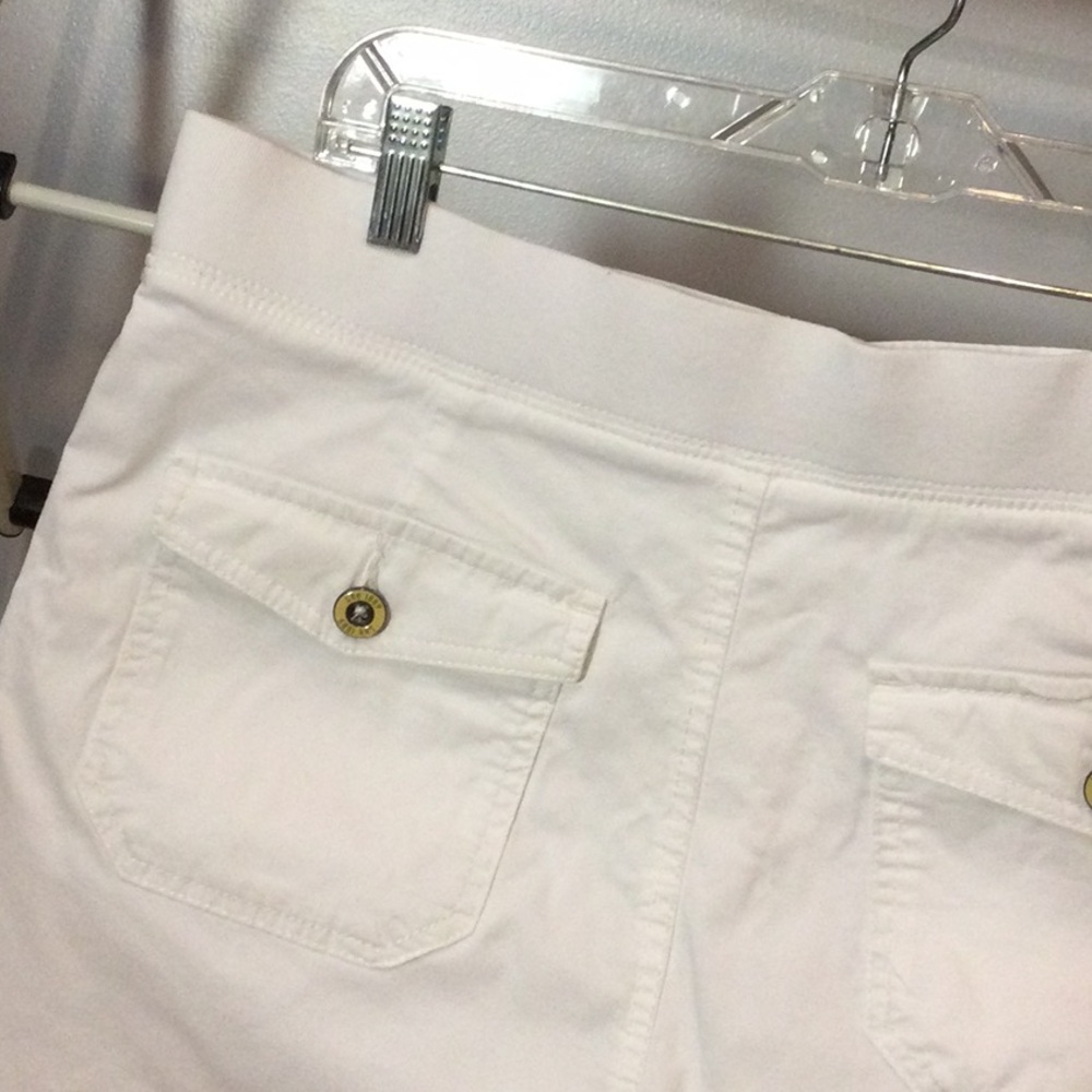Lee Easy Fit White Shorts - Picture 5 of 10
